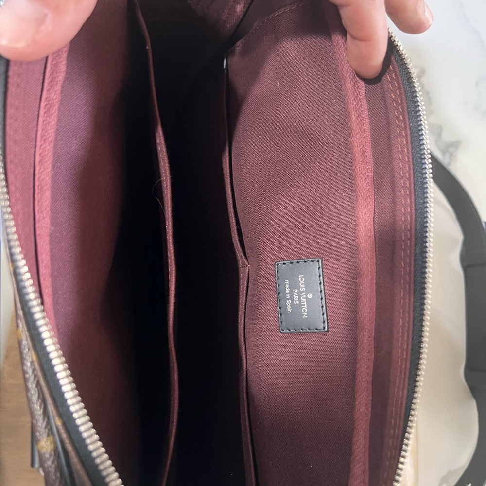 Brand New Louis Vuitton Briefcase. Never used. Box, receipt and dust bag - Picture 5 of 6